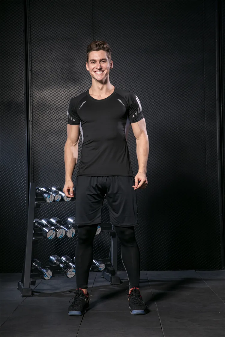 Ginásio de corrida dos homens de fitness
