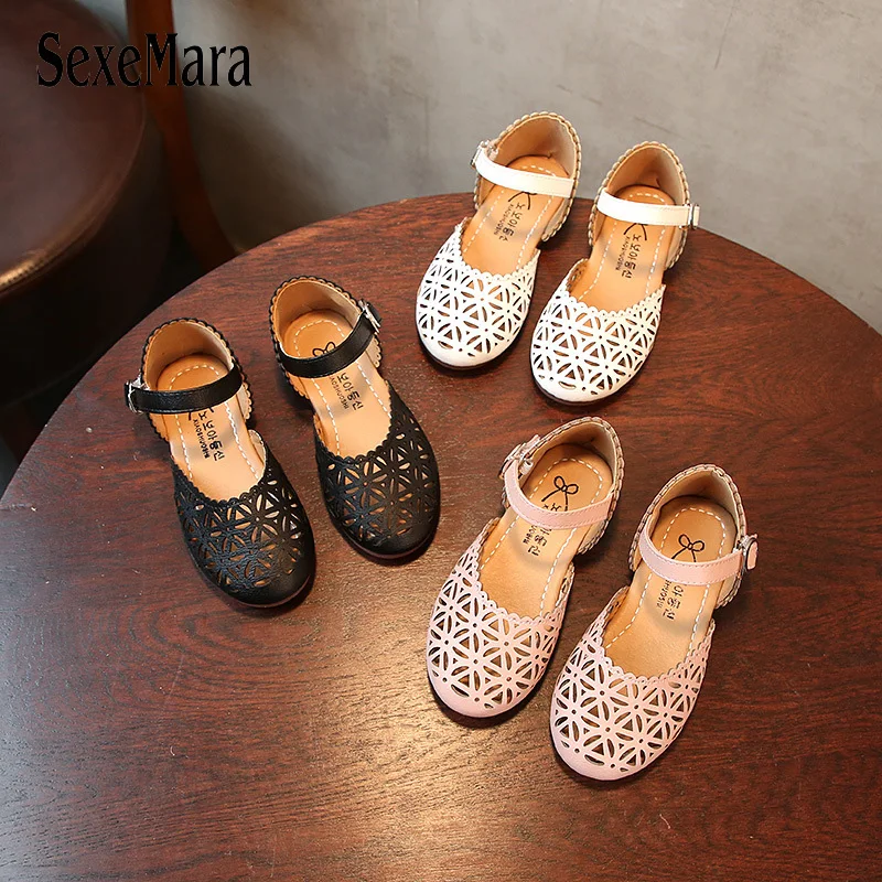 

2019 New Brand Closed Toe Girls Sandals Cut Out Leather Sandal Children Shoes for Girl Fashion Metal Buckle Baby Sandals C01233