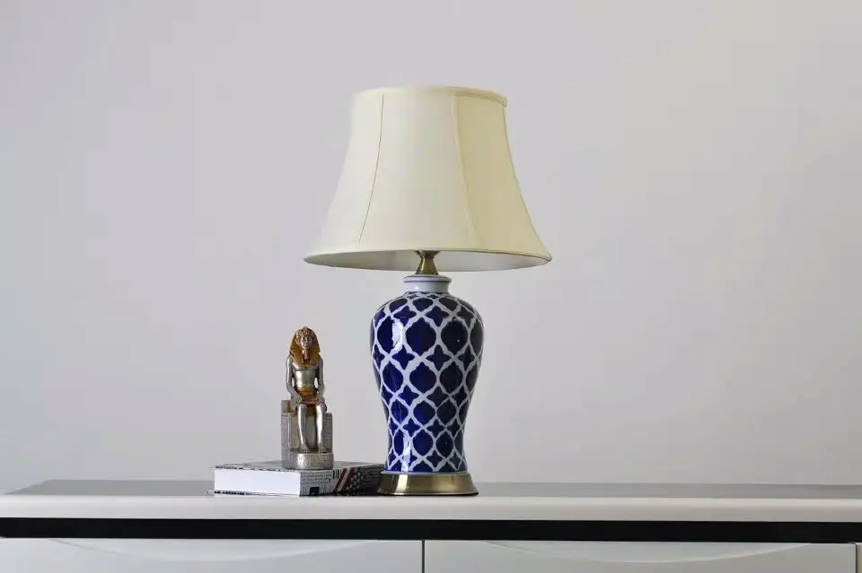 China Antique Living Room Vintage Table Lamp Porcelain Ceramic Table Lamp wedding decoration round table lamp (1)