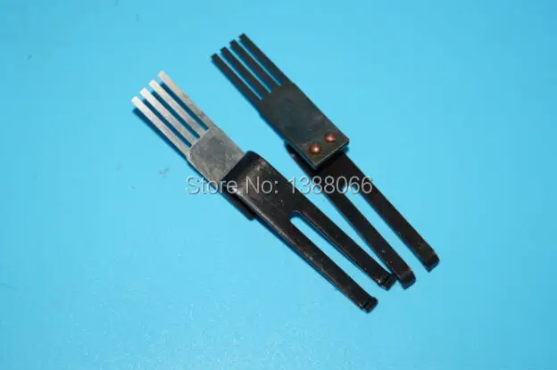 66.028.810F01,Heidelberg separator finger,Heidelberg replacement parts (2)