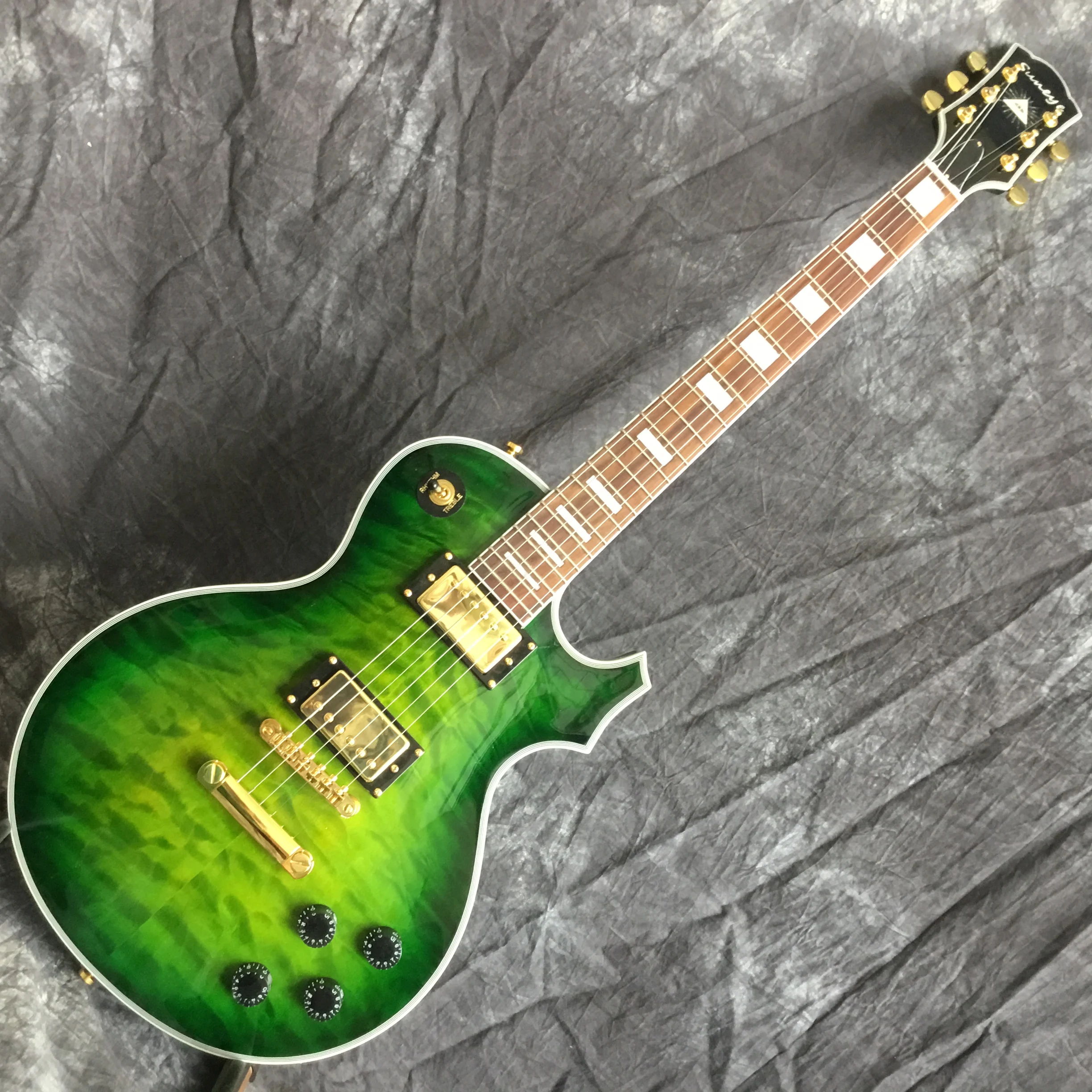 

High Quality Quilted Green Finish Shining Suneye Style LP Custom Electric Guitar With Gold Hardware Free Shipping