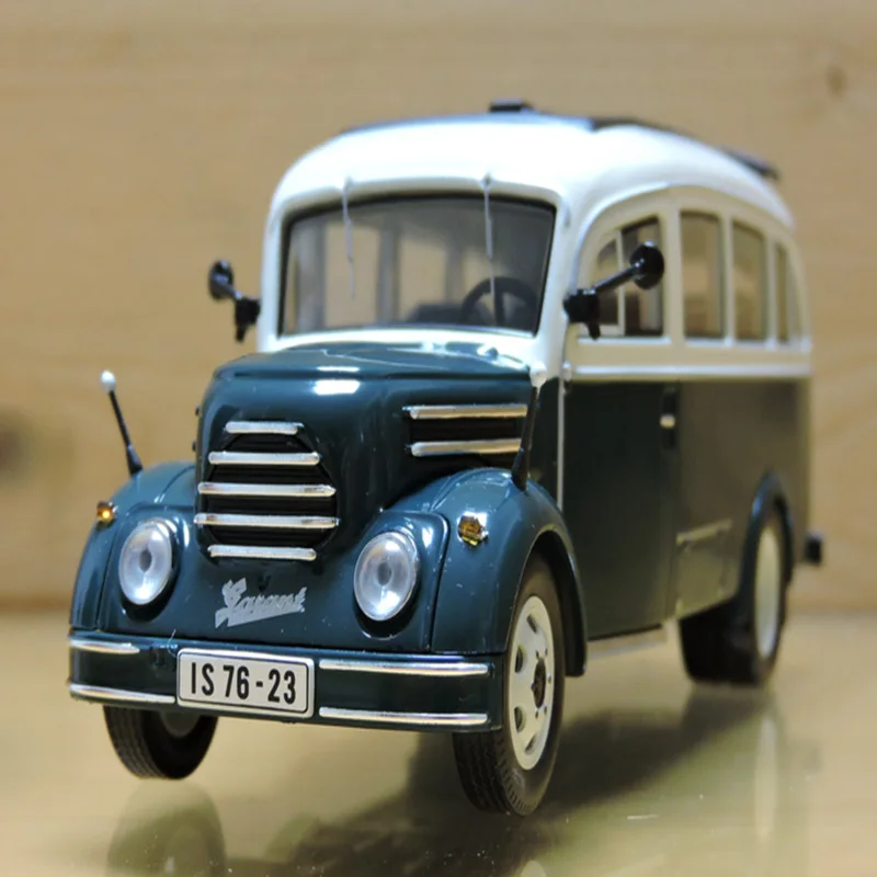 

1:43 IST 168T ROBUR GARANT 30K VWB 18 1956 Soviet Rob Galant Model Alloy Die-casting Vintage Bus Model Toy Car