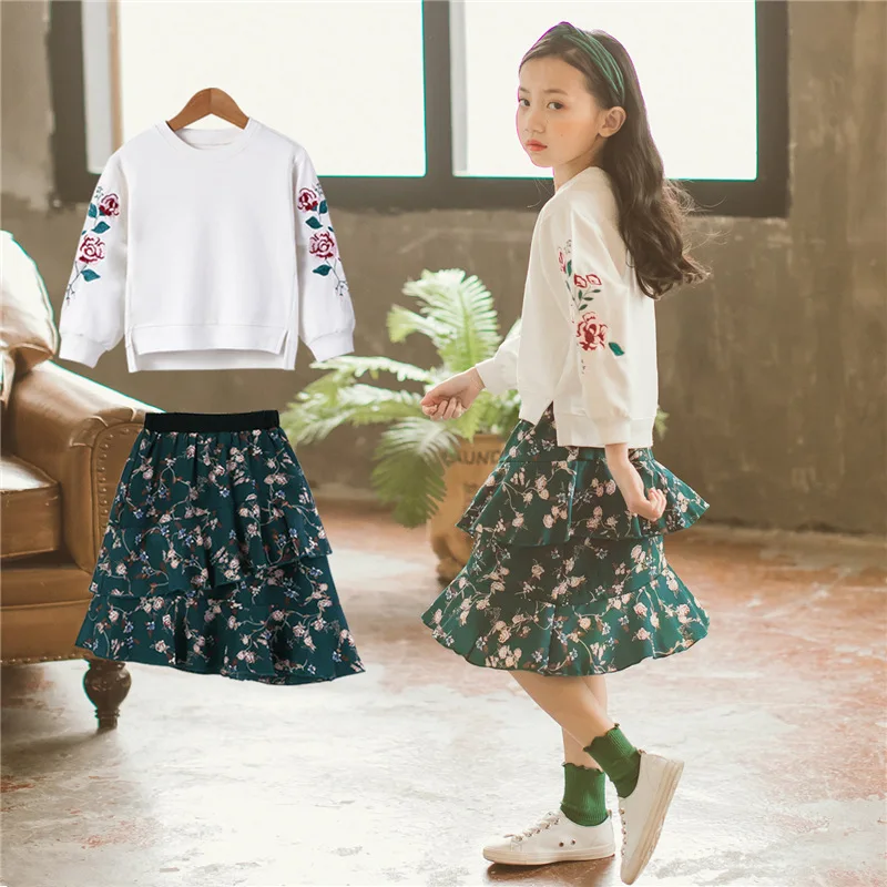 

2018 New Girl Dress Cotton Teens Girl Clothes Set Tracksuit for Girl Long Sleeved Casual Embroidery T-shirt+ Chiffon Skirt CC886