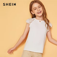 SHEIN Kiddie/белая однотонная гипюровая кружевная блузка с вырезами для девочек; милые топы; коллекция года; Летние повседневные блузы с рукавами-крылышками и пуговицами сзади для подростков