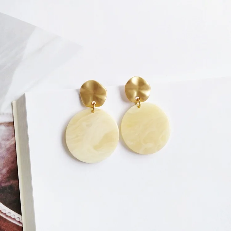 (9)