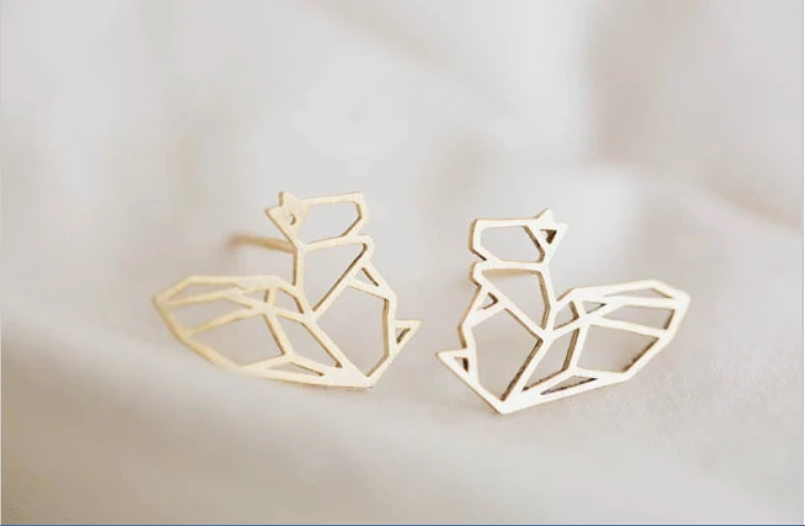 

Fashion hollow out the squirrel stud earrings