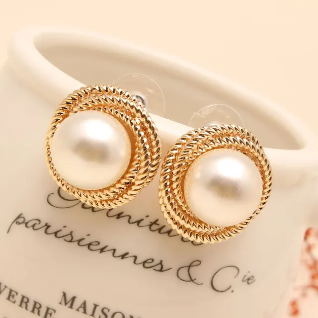 Fashion Seas Rea Pearl Earrings Stud High Quality Paragraph Fashion Seas Rea Pearl Earrings Stud High Quality Paragraph 18k Gold Plated Jewelry