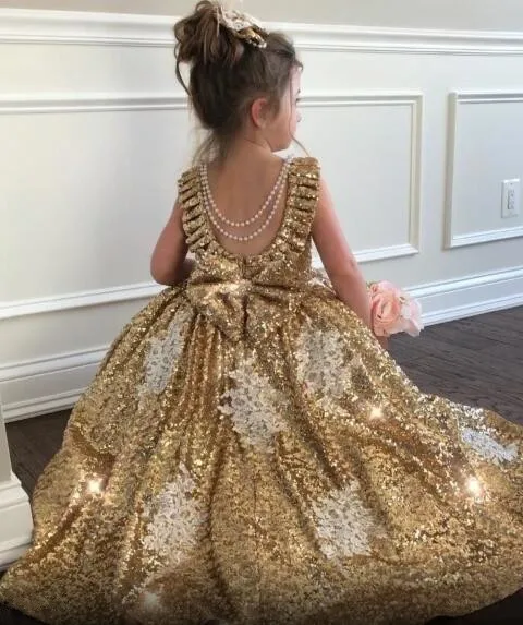 Великолепное бальное платье с золотыми блестками и открытой спиной для маленьких детей; Платья с цветочным узором для девочек; праздничное платье принцессы на день рождения с кружевной аппликацией