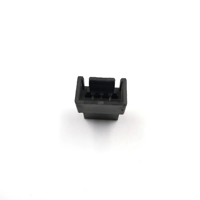 Fan_4Pin_female_connector_housing_1