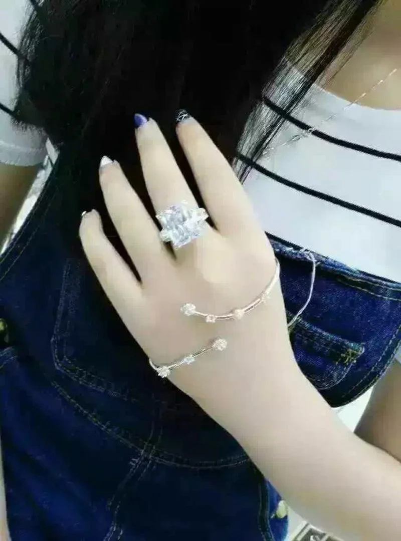 Женское Обручальное кольцо с Эйфелевой башней серебристое фианитом 8