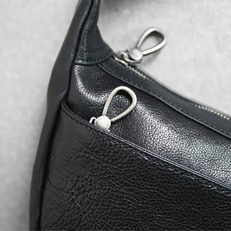 AETOO Leather male bag, Japanese and Korean Men and women arc tide bag, head layer cowhide casual small bag