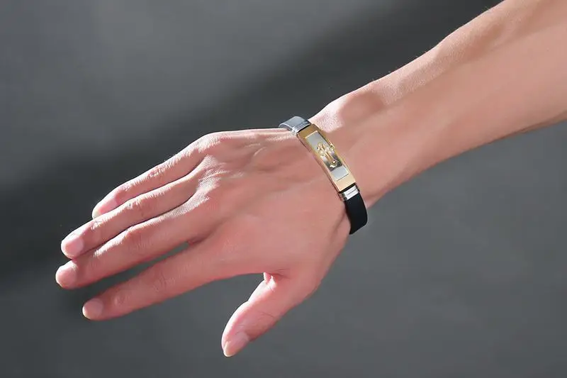 Мужской модный черный силиконовый браслет, качественный браслет из нержавеющей стали с застежкой и крестиком, жесткий браслет-обруч
