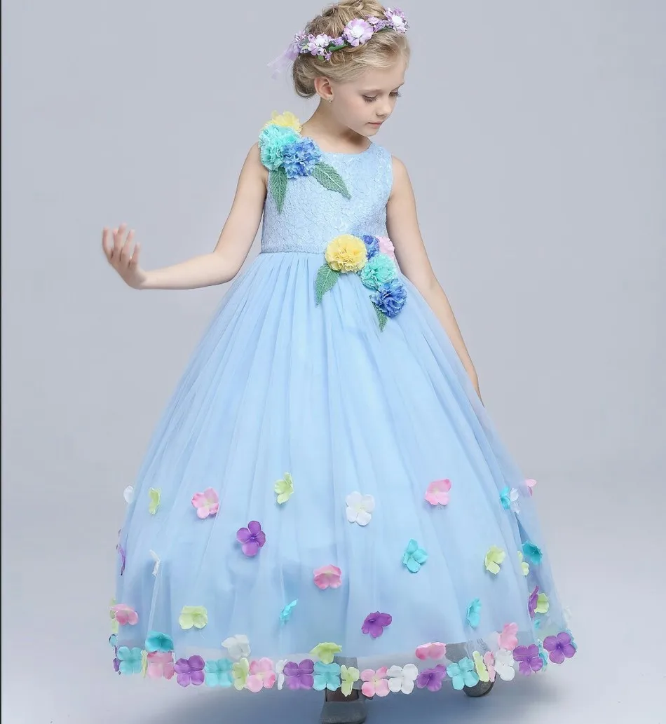 платье для девочки на новогодний утренник. платье на утренник в детском саду садик. снежинка на утреннике в детском саду. детские платья утренник. детские платья утренник.