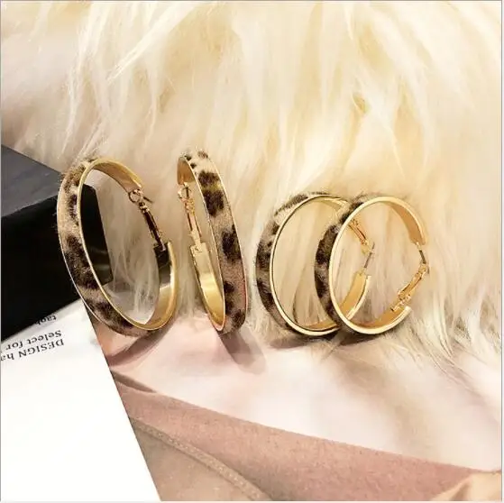 

Autumn and winter new leopard ear ring temperament wild ring net red earrings