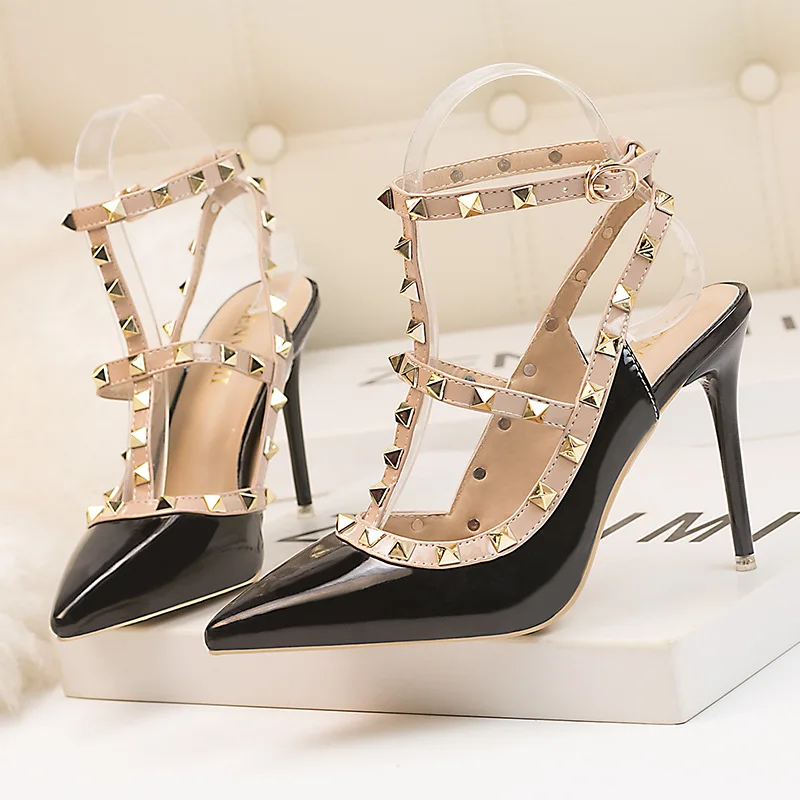 Ou Mo brand sandals women?s Roman shoes High heels Solid color Patent leather rivet Female High heels 10cm Sexy Female shoes Ou Mo brand sandals women?s Roman shoes High heels Solid color Patent leather rivet Female High heels 10cm Sexy Female shoes