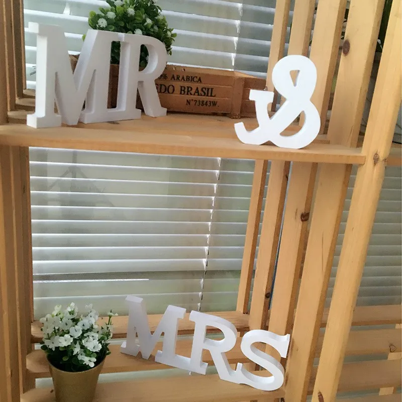 

Supplies Wooden Furnishing Articles in English Letters Wedding Sign MR & MRS Party Wedding Party Props Sweetheart Table Decor