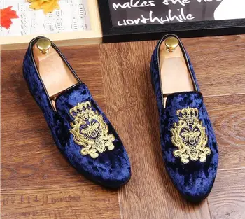 

Promotion New spring Men Velvet Loafers Party wedding Shoes Europe Style Embroidered Blue Red Velvet Slippers Driving moccasins
