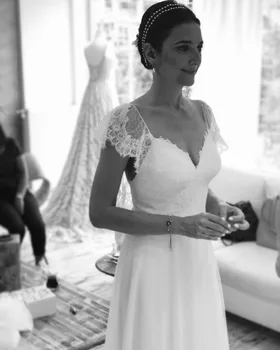 

Vintage Lace Wedding Dress New Backless Short Sleeve Applique Lace Tiers Beach Country Cheap Bridal Gowns