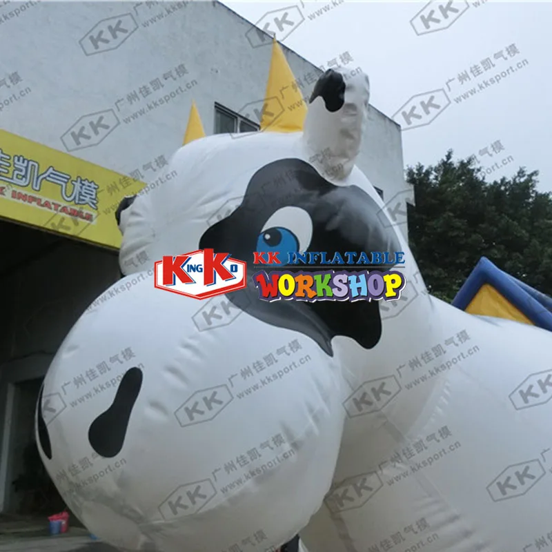 Рекламная акция в торговом центре Надувное моделирование закрытых молочных коров