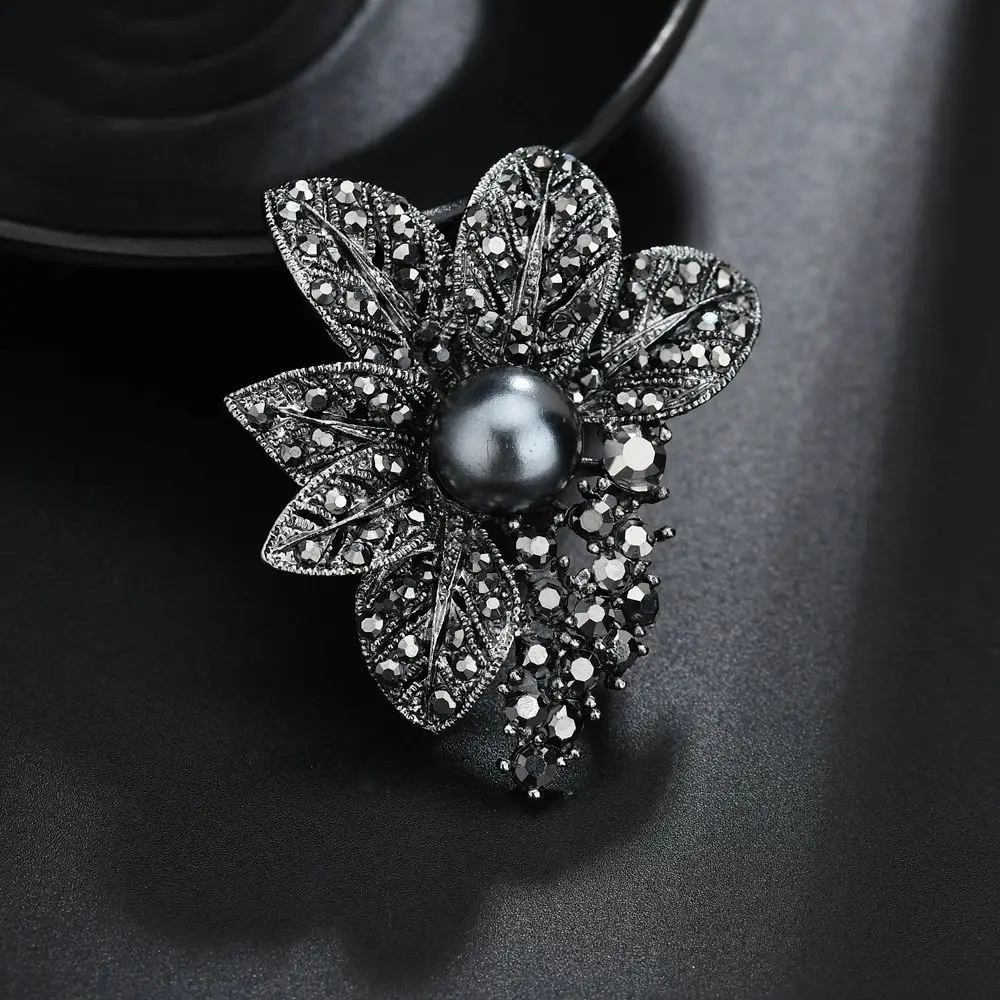 

Terreau Kathy Retro Style gun Black Rhinestones Brooches & Pins Simulated Pearl Leaf Shape Brooch For Women Vintage Scarf Jewelr