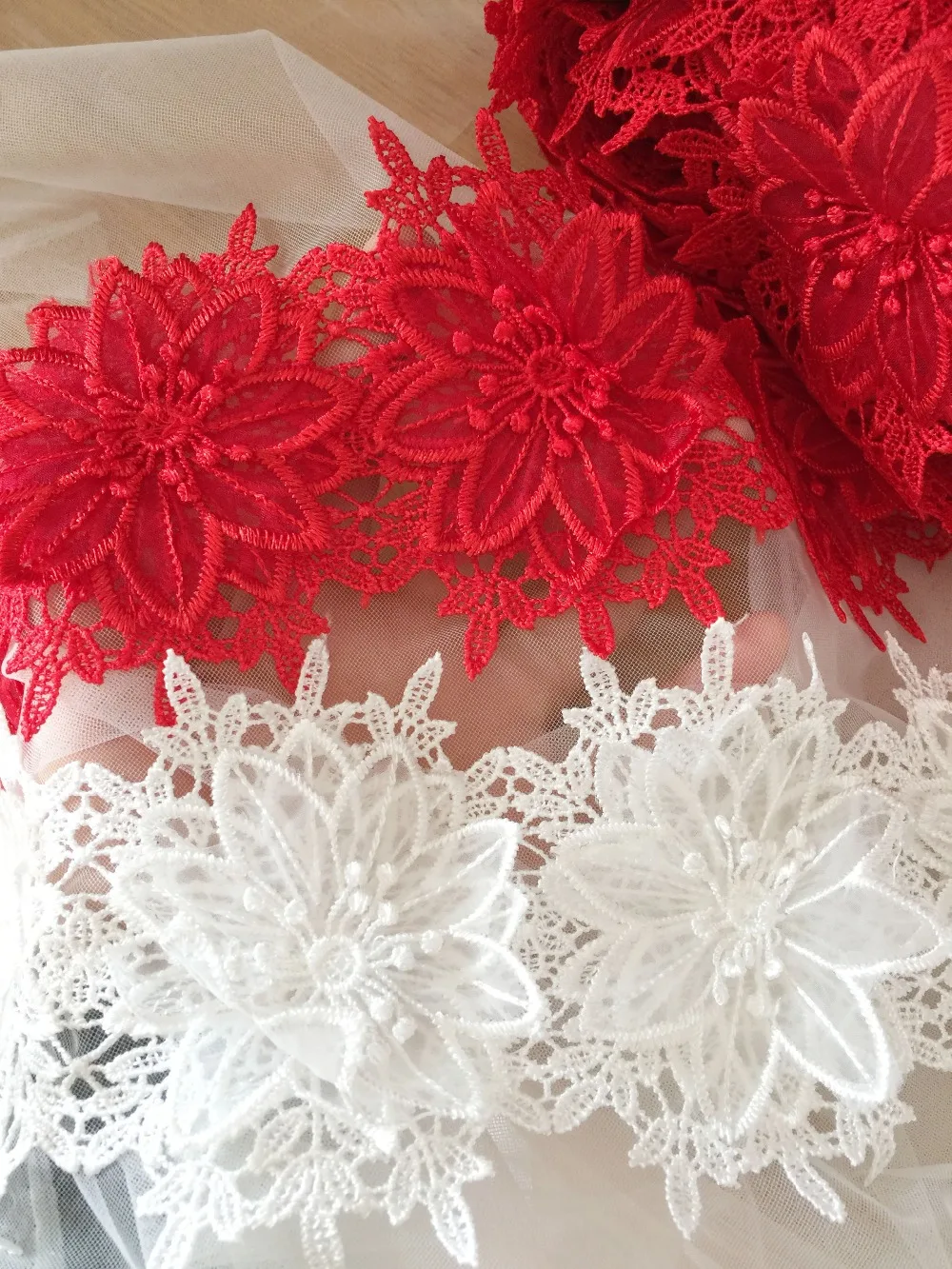 

2 Yards /lot 3D Flower Lace Fabic Trim in Off White Red , Venice Embroidery Trim , Craft Sewing Clothing Accessory 8cm Wide