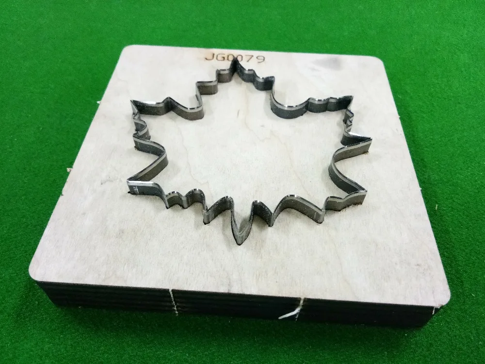 

New Maple leaf frame Wood Dies Cut Mold Accessories for DIY Paper Card Making Photo Scrapbooking Decor Supplies Embossing Dies