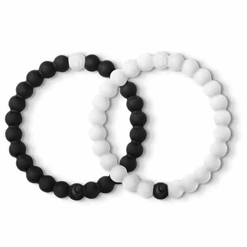 Lokai браслет. Бусины от сглаза черно белые. Черно белые бусины. Браслет из бусин. Бусы белые крупные пластик.