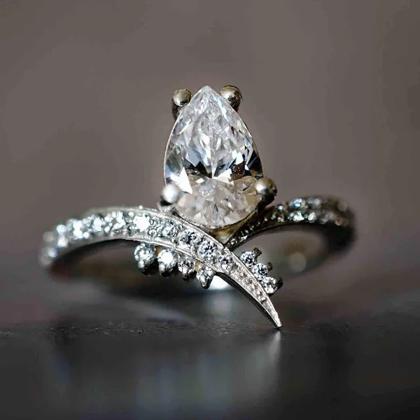 

New arrivel white Crystals zircon Crown Rings For Women Jewelry Water-Drop Zircon Wedding Rings For Female Engagement Ring Gifts