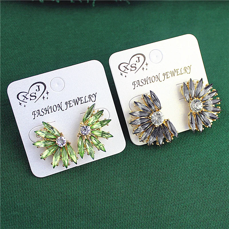 

Hot sale of new fashionable woman ornament wholesale girl's birthday party beautiful earring gift agent cargo shipping
