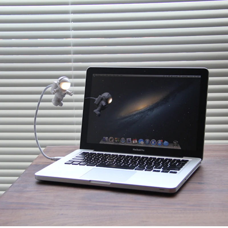 USB Adjustable Book Light Cool Astronaut Spaceman LED ...