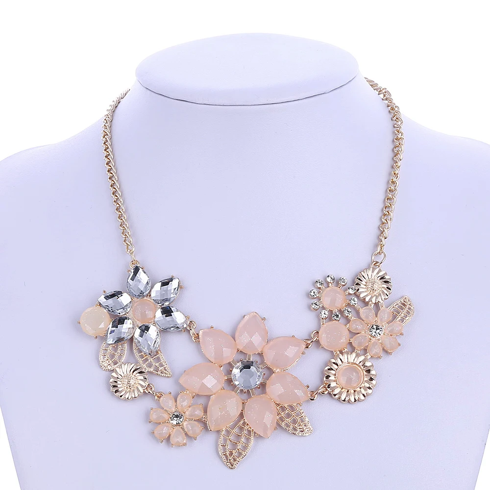 Fashionable Bright Resin Crystal Flower Choker Statement Necklaces for