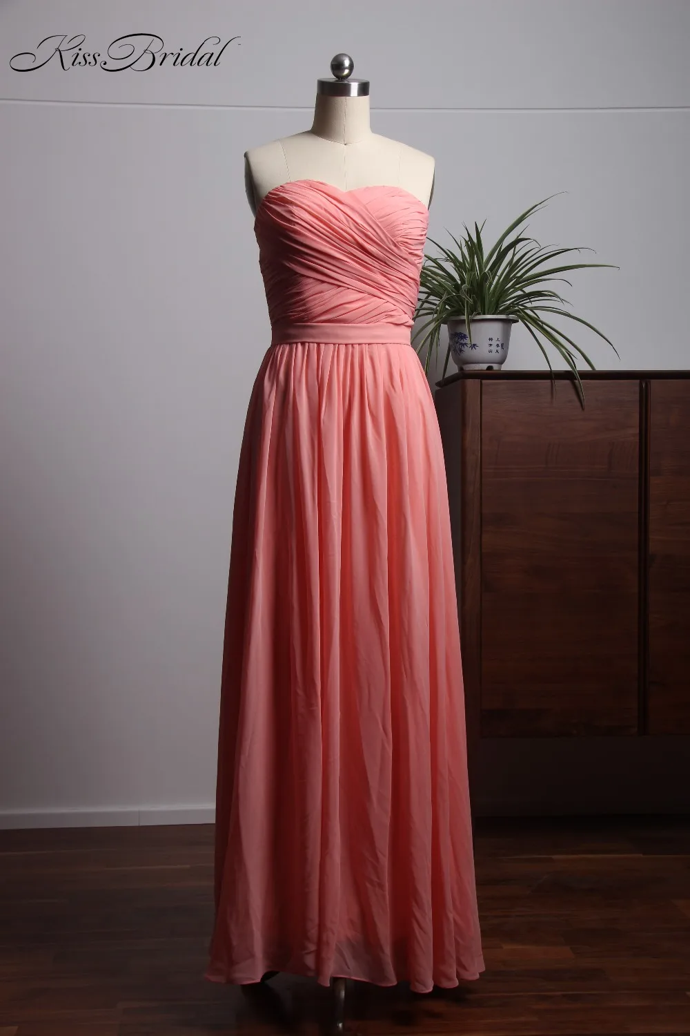 12311 Nouveau Belle Coral Brdsmaid Robe 2018 Chérie Encolure Longue Mousseline De Soie Robe Pour Invité De Mariage Demoiselle Dhonneur In Robes De