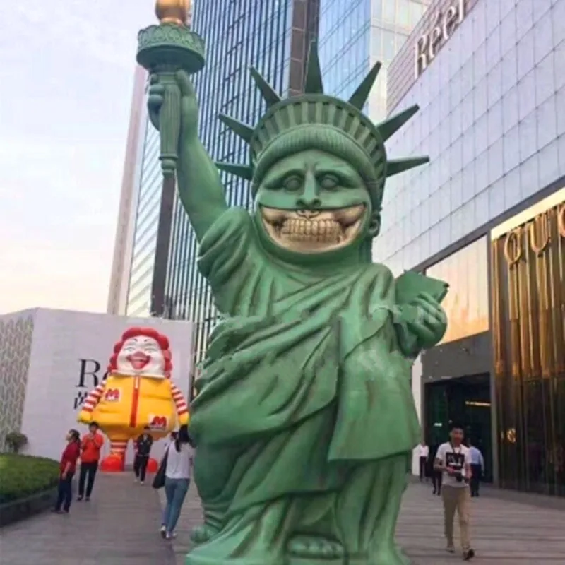 

22 Inches OriginalFake Statue Of Liberty Cosplay KAWS Street Art Medicom Toy PVC Action Figure Model Giocattolo G1200
