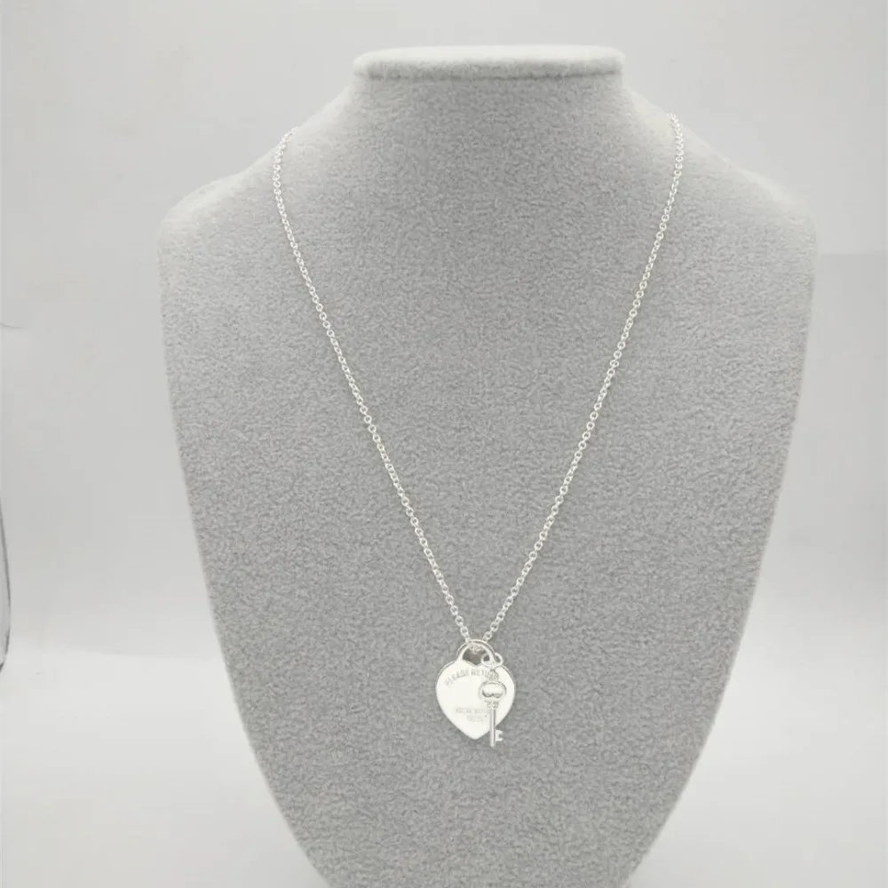

TIFF 925% pure silver necklace in Europe and the original authentic fashion silver heart key pendant ladies present