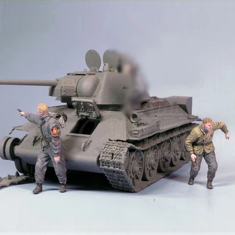 Неокрашенная полимерная фигурка советской танковой команды в масштабе 1/35 выход
