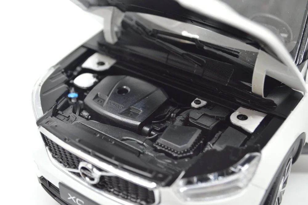 1/18 1:18 весы Volvo XC40 2018 белый Статический Моделирование литья под давлением модель