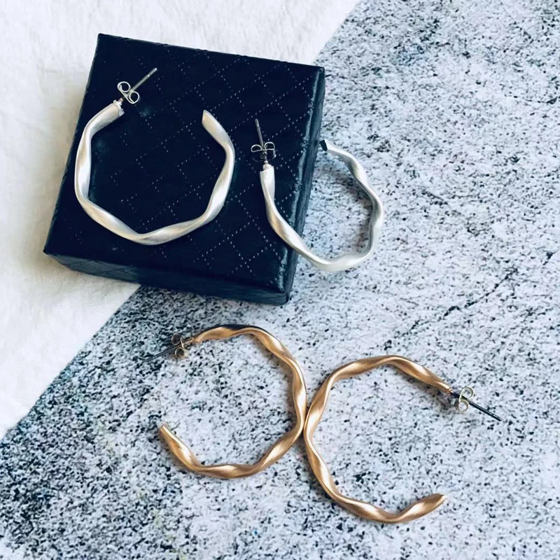 

Coco&willow gold color hoop earrings for women geometric circle hoops minimalist small statement earrings fashion jewelry
