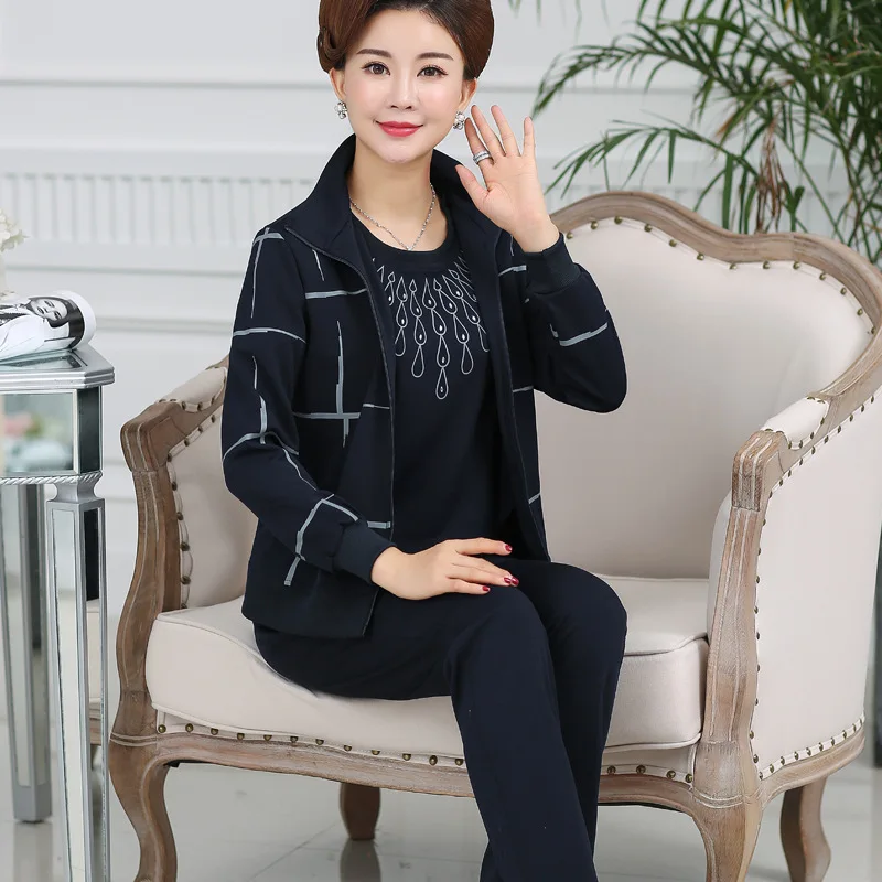 

autumn middle - aged women 's long - sleeved suit mother loaded large size sportswear three - piece. tracksuit for women