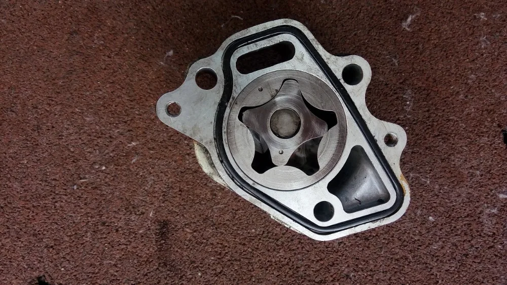 Isuzu 3kr1 помпа