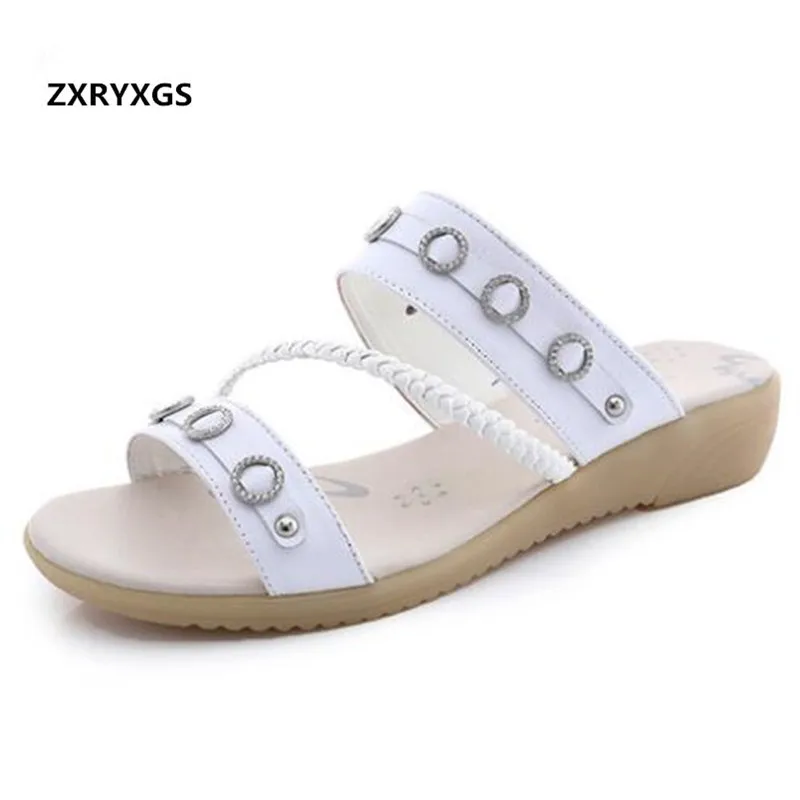 

2019 Summer Rhinestone Soft Cow Leather Shoes Fashion Sandals Women Slippers Flat Non-slip Large Size Beach Shoes Woman Sandals