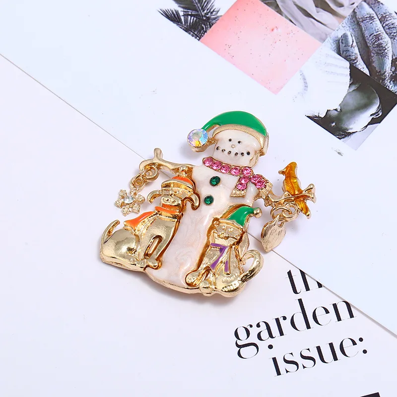 Cute Snowman Brooches Girls Christmas Pins Alloy Metal Women Gifts For Women Lady Classical Fashion Sweater Decoration Pins