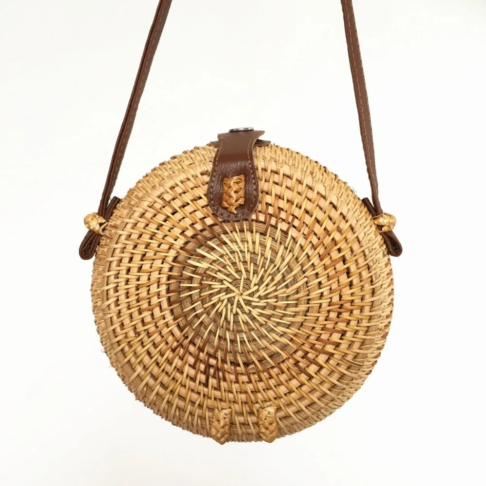 

2019 new rattan bag summer round straw beach bag handmade woven bohemian ins women's shoulder bag small Messenger bag