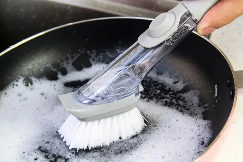 

Kitchen Cleaning Brush Scrubber Washing Dish Bowl With Refill Liquid Soap Brush plus 3 sponges Kitchen Pot Cleaner Washing Tool