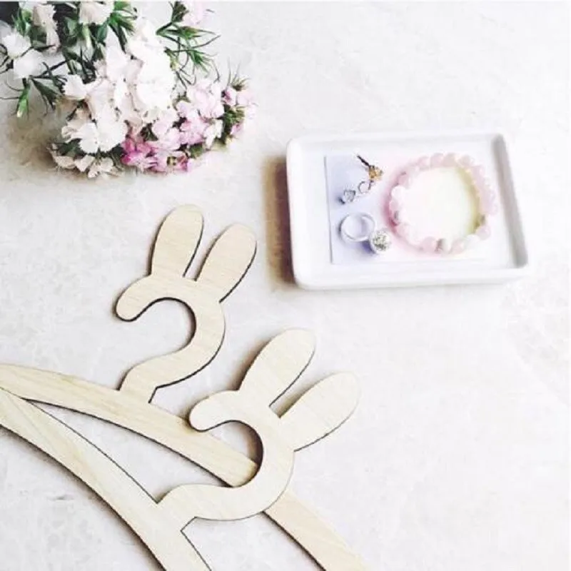 3pcs-set-Cute-original-pine-wood-bunny-swan-cloth-hanger-for-baby-cloth-creative-rabbits-hanger (4)