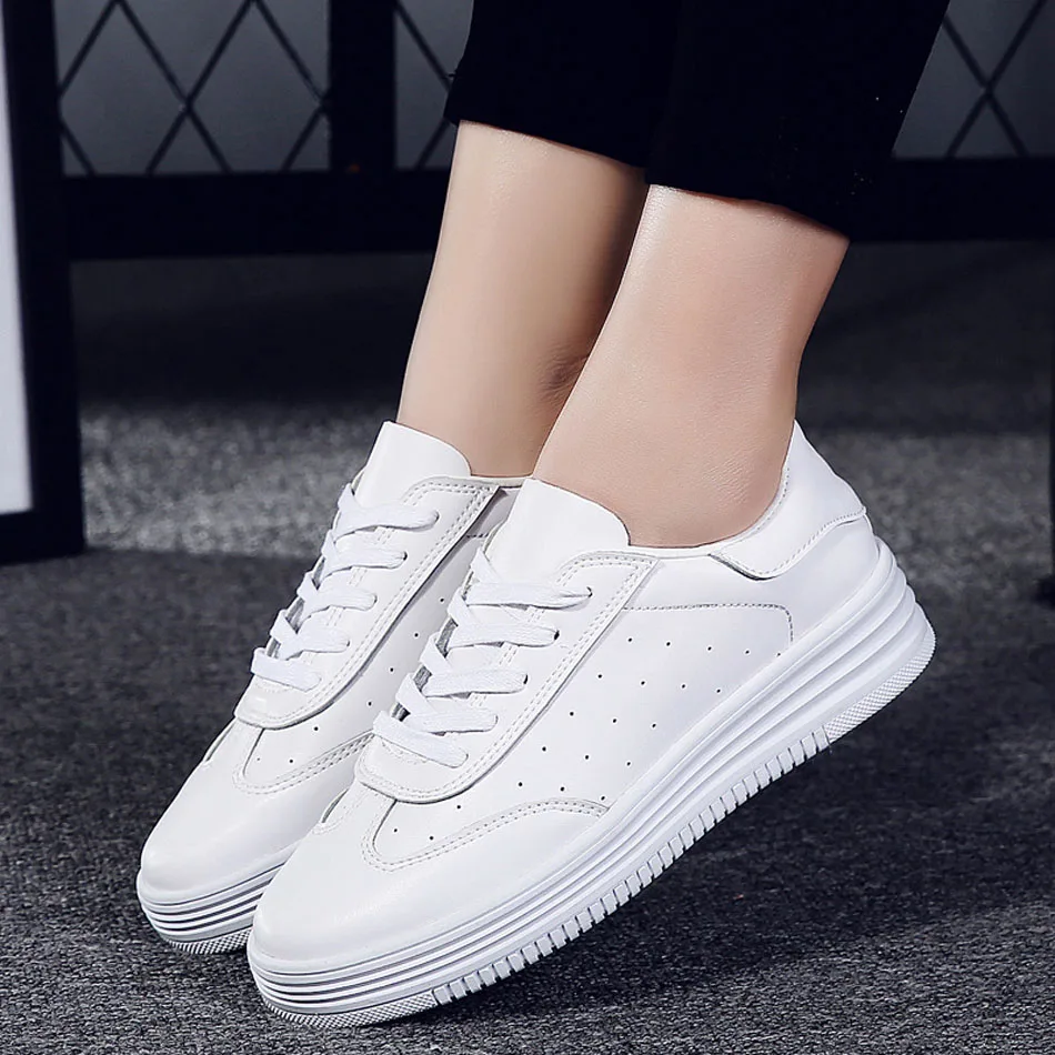 Prix pour Tout-allumette En Cuir À Semelles Épaisses Respirant Sneakers Skate Chaussures PU Matériel Femmes Chaussure Durable Confortable Planche À Roulettes Sneaker Chaussures Prix pour Tout-allumette En Cuir À Semelles Épaisses Respirant Sneakers Skate Chaussures PU Matériel Femmes Chaussure Durable Confortable Planche À Roulettes Sneaker Chaussures