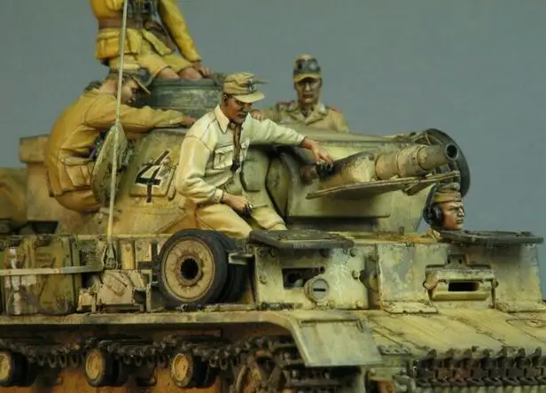 

1/35 Resin Kits Tank Soldiers 7pcs/set (no include tank)