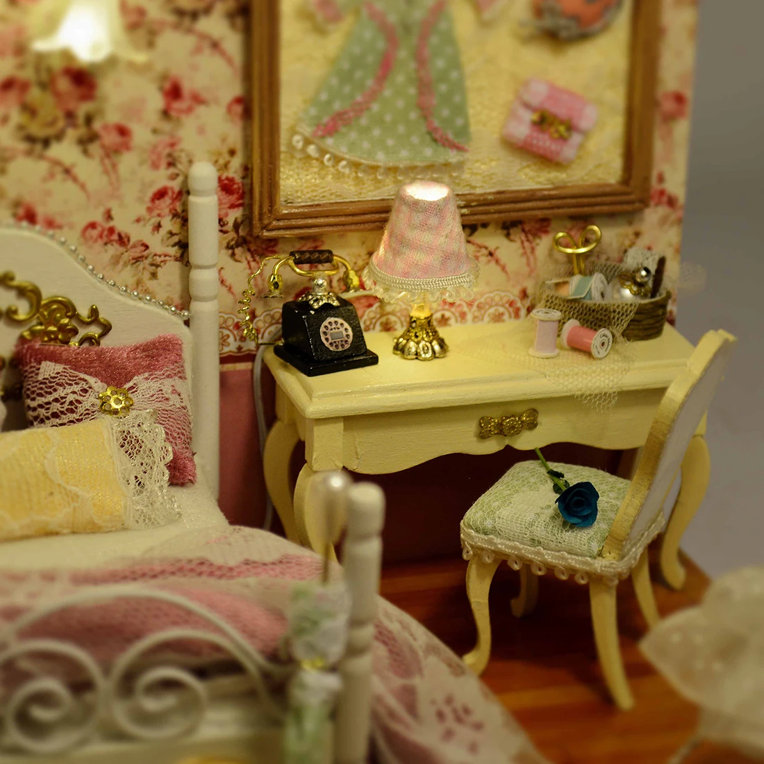

Interesting Dollhouse Three Inches of Sunlight 3D Assembly DIY Household Creative House Kit Christmas Toys For Children