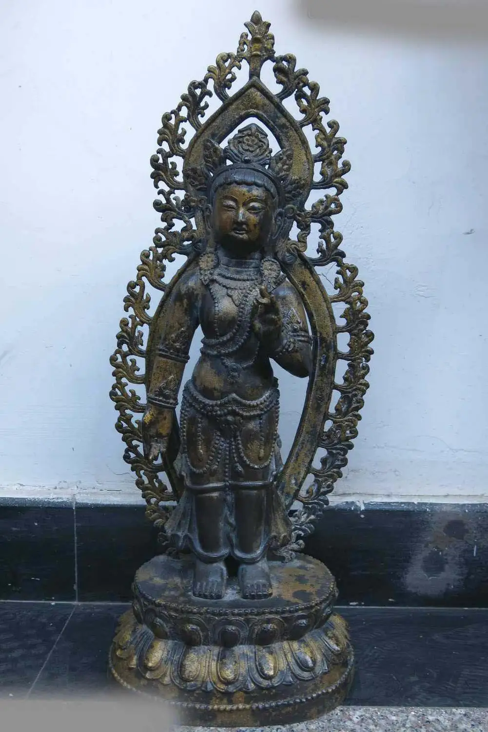 

23" China Tibet bronze gild carved finely Guanyin stand on ryondae Statue