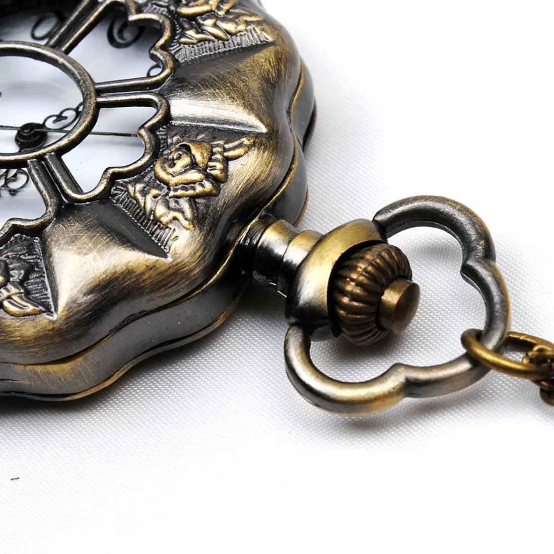 Retro Palace Wind Lotus Leaf White Face Pocket Watch Fashion Wild Antique Table Men And Women Casual Wild Chain Classic Table