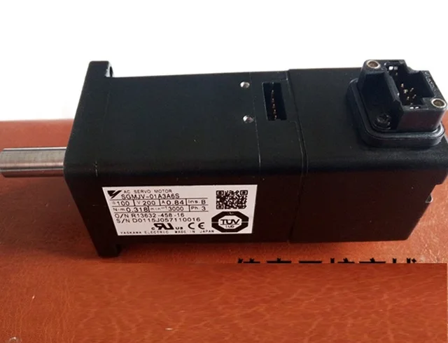 2 шт. новый и оригинальный Серводвигатель Yaskawa SGMJV-01A3A61 с кабелем питания 7 м |
